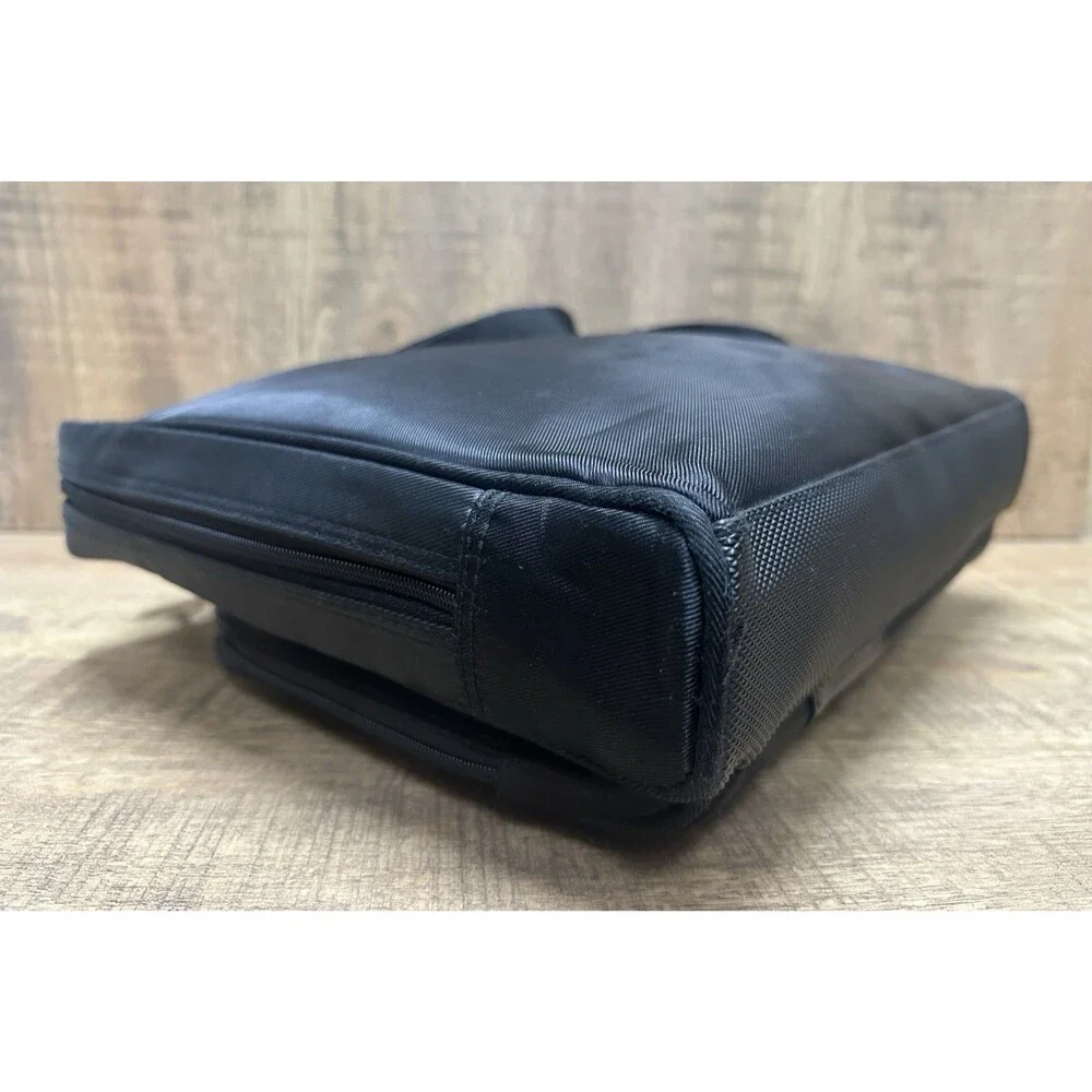 ThinkPad black computer bag with multiple compartments and pockets 16x13 Inches
